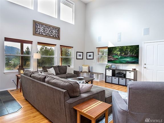 Tiled entry to the great room. There is also a door from here to access the 3 car garage. Super handy to park and unload from the grocery store!