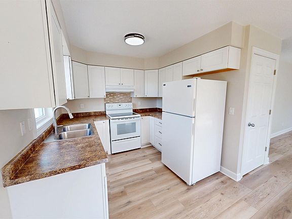 4th image of 1105 W Adams Ave