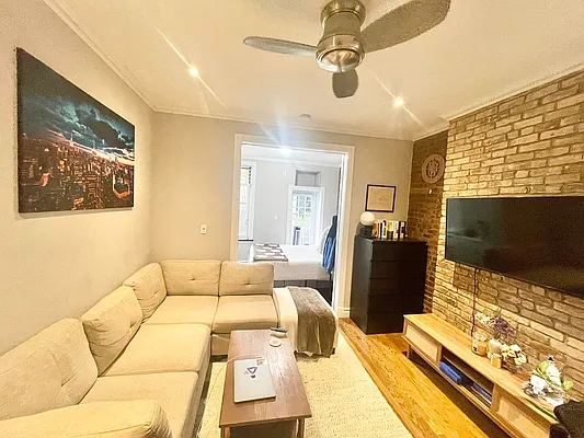 Rented by Century 21 Premier  | media 64