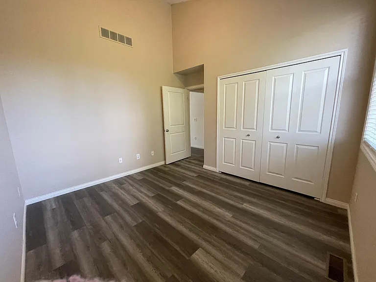 11695 Squiers Blvd — Photo 14