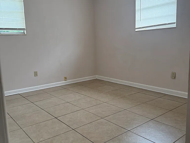 1028 Potomac Dr — Photo 4