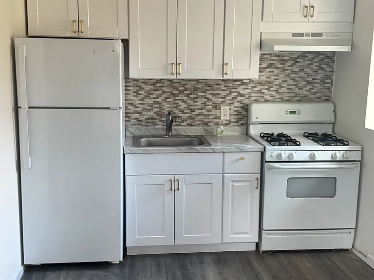 27 Hillside Ave #8 — Photo 3