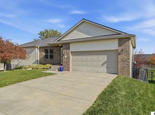 9508 Mortensen Ct, Lincoln, NE 68526