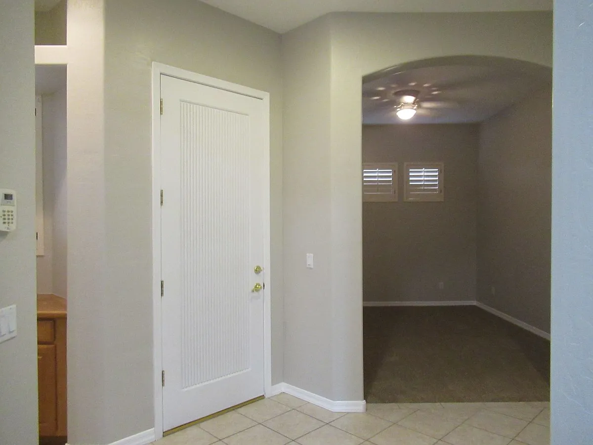 Building Photo - 860 W Oriole Way