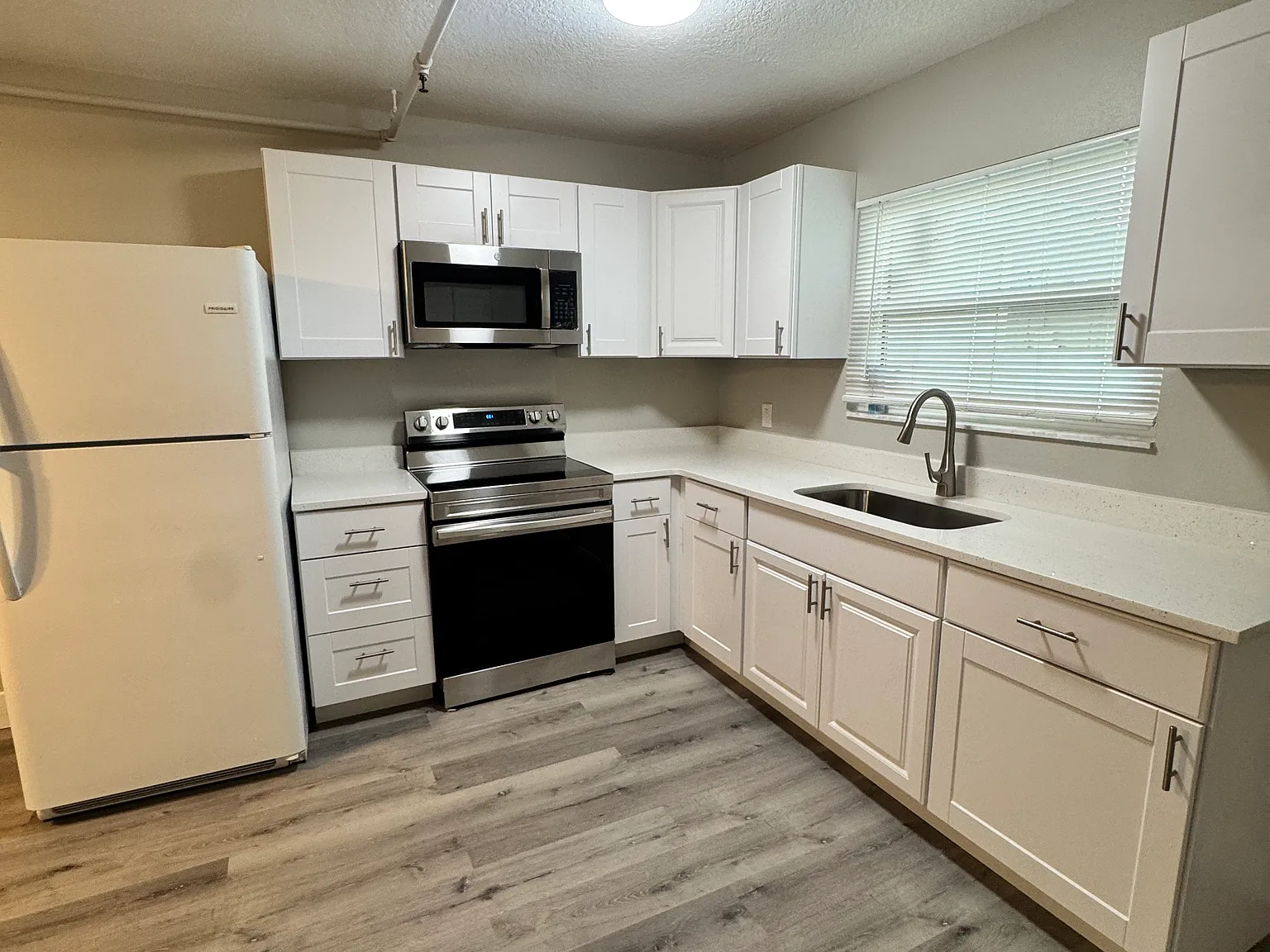 1406 Montana Ave — Photo 4