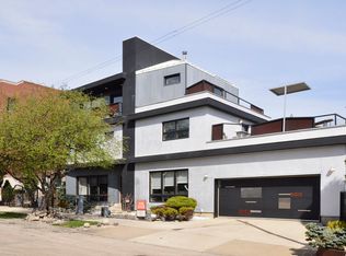 1100 W Chestnut St, Chicago, IL 60642