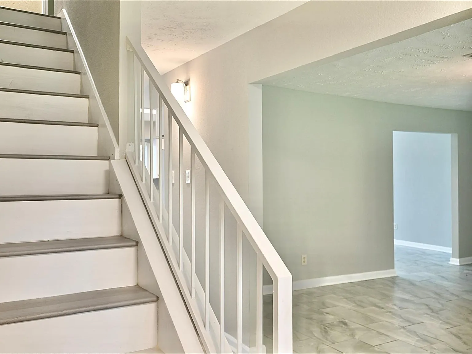 4 bed, 2.5 bath, 2618 sqft, $2,095 — Photo 4