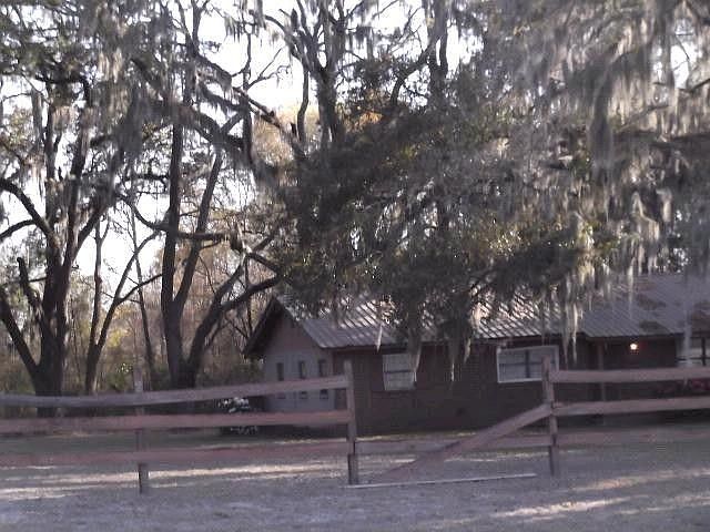 2nd image of 621 Plantation Rd