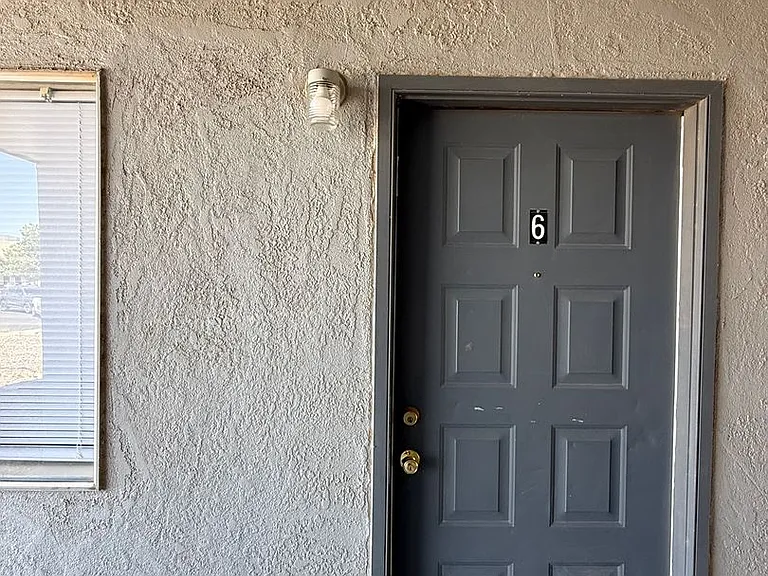 2805 E Idaho Ave — Photo 2