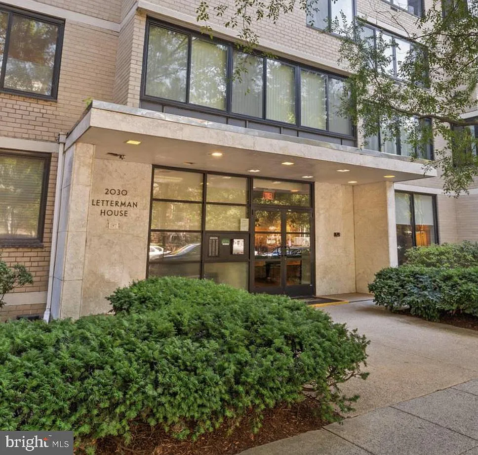 Foggy Bottom — Photo 1