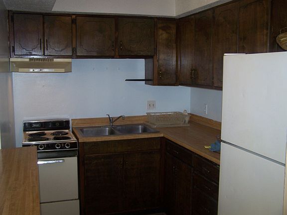 5th image of 646 N 24th St APT 3