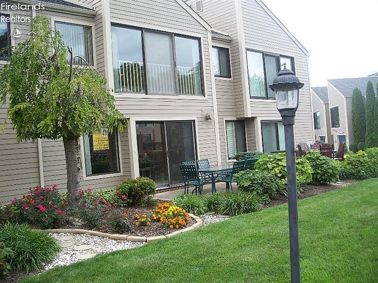 1st image of 477 Blue Water Dr #37