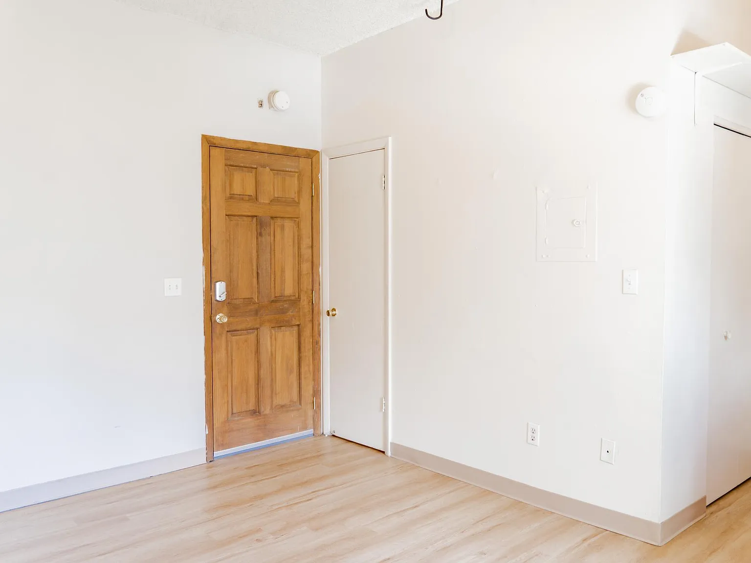 Studio, 500 sqft, $1,900 — Photo 2