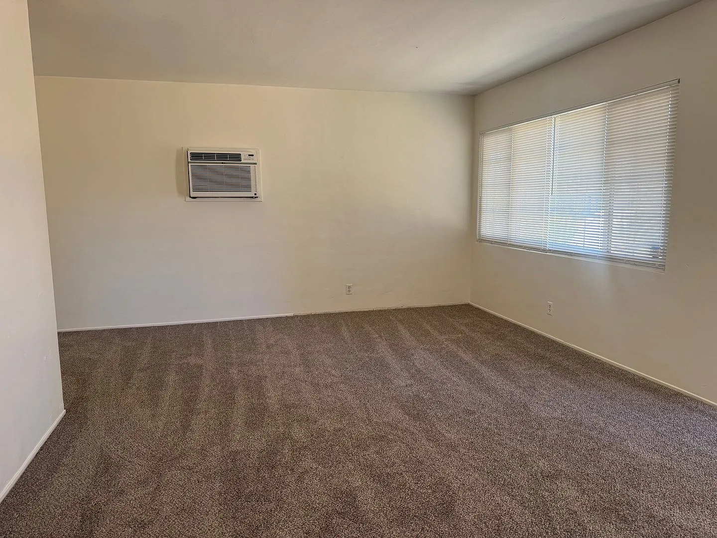 Cute 2BR 1BA Home — Photo 2
