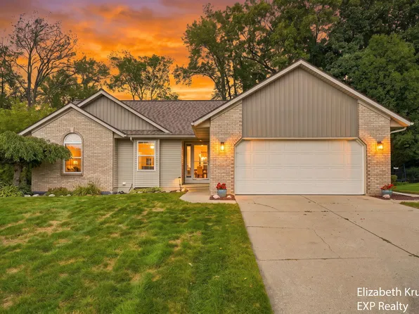 1031 Legacy Dr NE, Comstock Park, MI 49321
