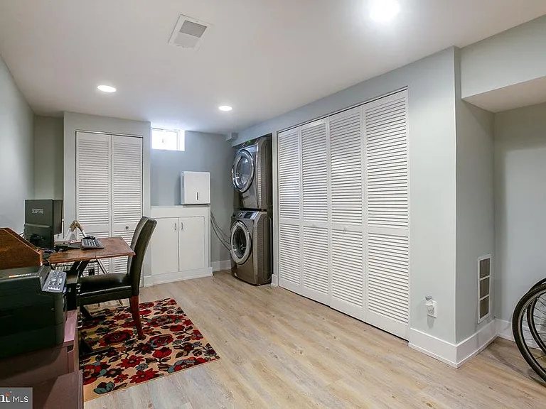 2233 Latona St — Photo 13