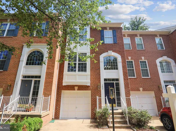 1253 Wild Hawthorn Way, Reston, VA 20194