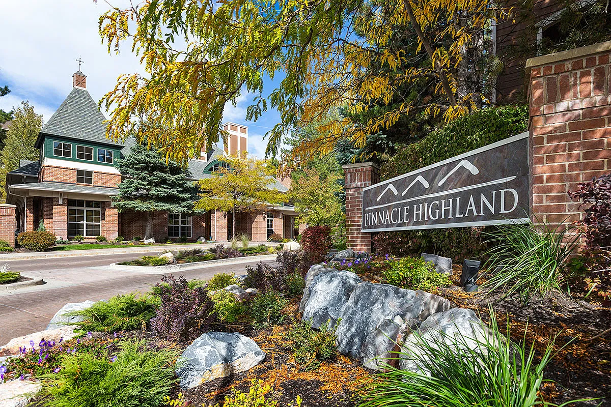 Pinnacle Highland Apartments — Photo 1