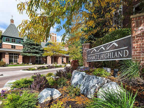 Welcome to Pinnacle Highland Apartments