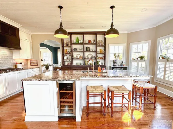 135 Esquire Ln, Mooresville, NC 28117