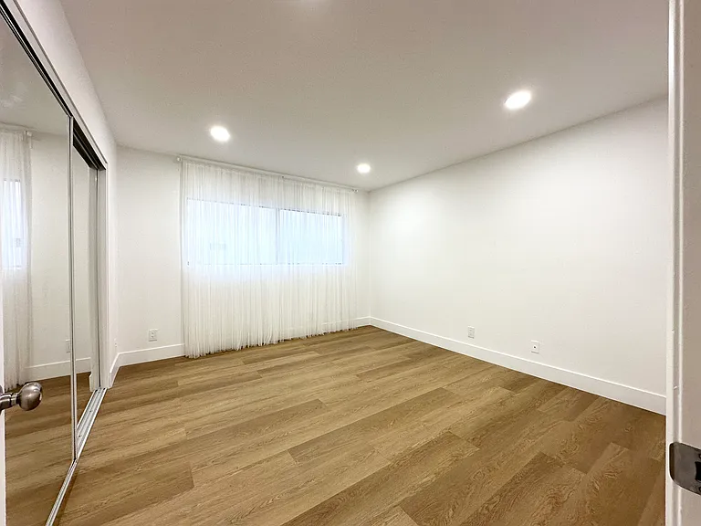 839 N Hayworth Ave #104 — Photo 19