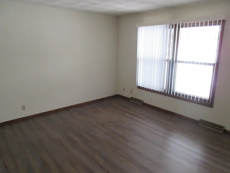 517-519 Margate Dr — Photo 4