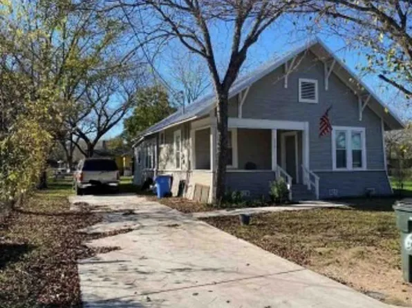 614 S Saunders St, Seguin, TX 78155