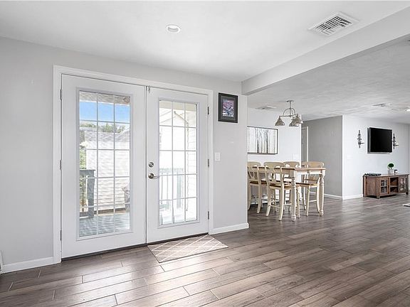 5th image of 38 Waterman Ave