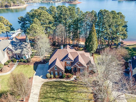 2nd image of 121 Stormy Pointe Ln