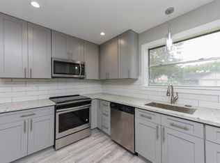 5122 Shady Oaks Ln, Friendswood, TX 77546