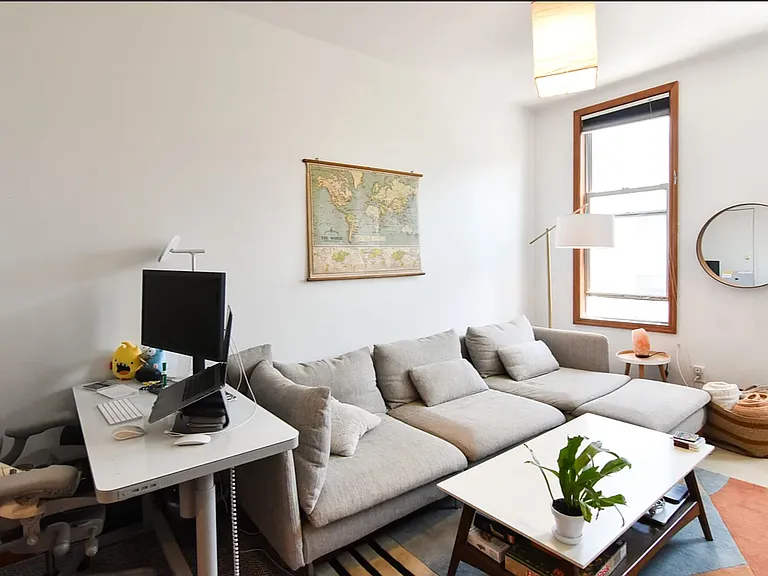 214 N 6th St #4L — Photo 5