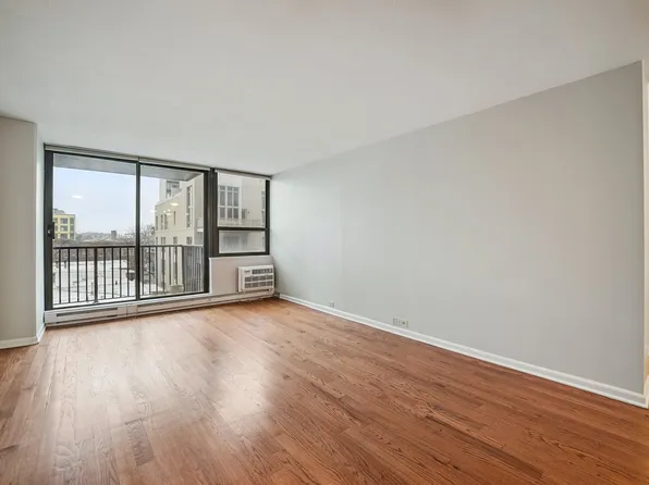 2740 N Pine Grove Ave APT 6B, Chicago, IL 60614