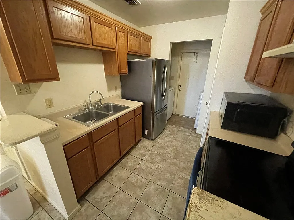 2 bed, 1.0 bath, 700 sqft, $1,100 — Photo 4