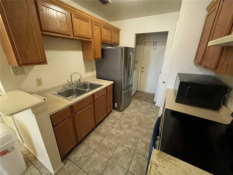 2109 Breezeway Cir — Photo 4