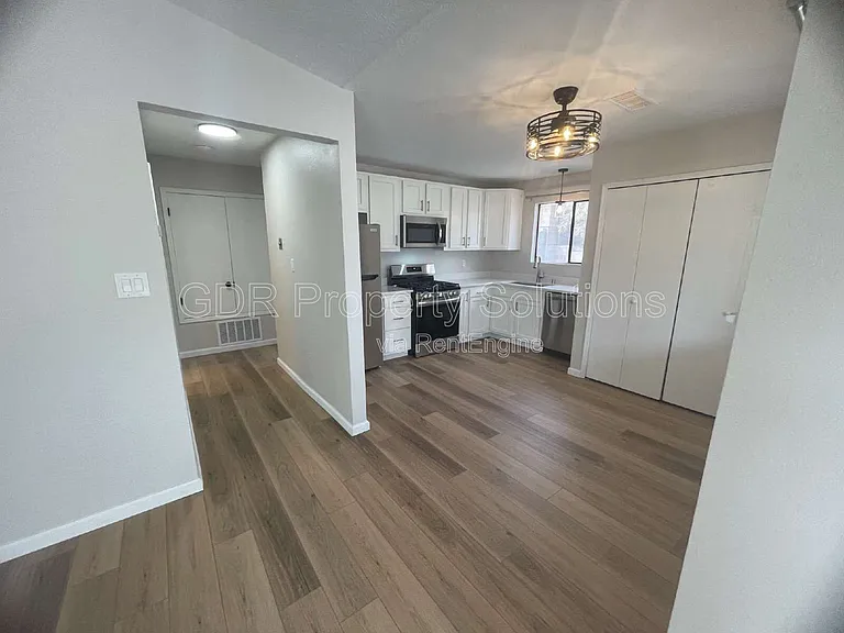 4733 Platinum Dr NE — Photo 14