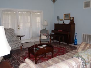 1709 Price Dr, Farmville, VA 23901