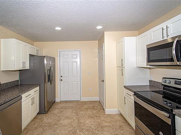 4th image of 836 Canterbury Ln