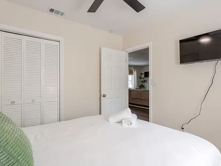 1683 Pine St — Photo 15