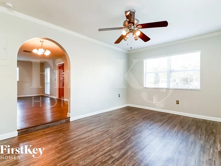 6807 S Cortez Ave — Photo 3