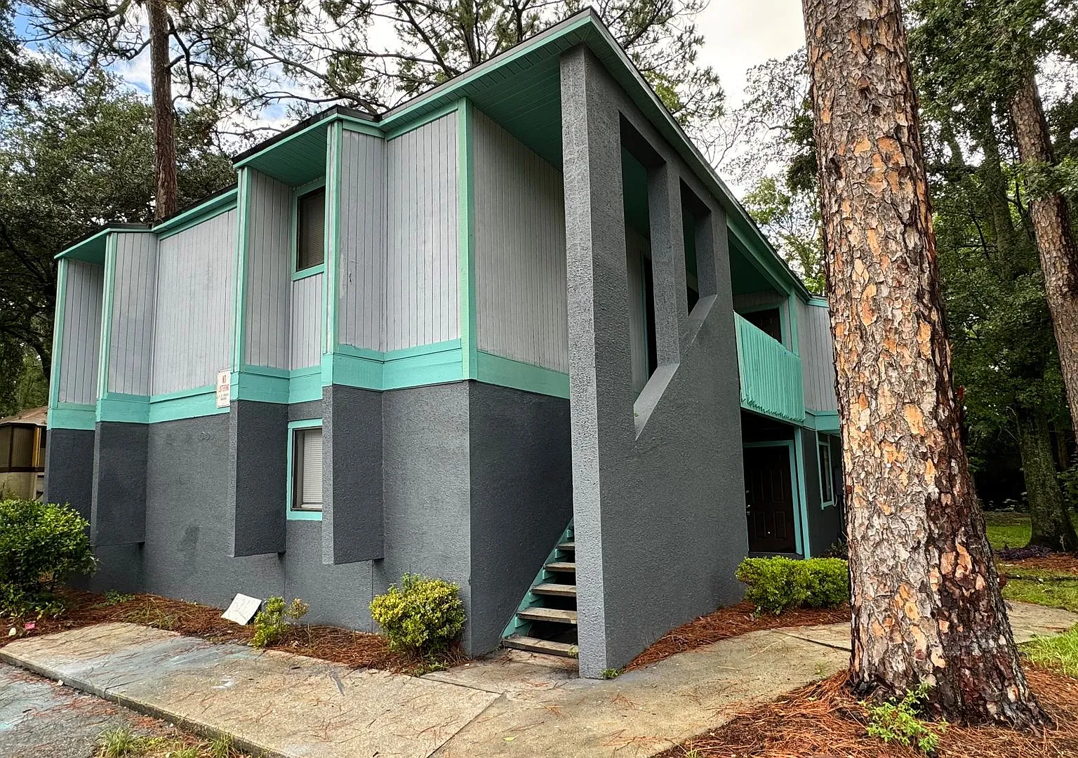 2 Bed/ 1 Bath Available Now on the Westside! — Photo 1