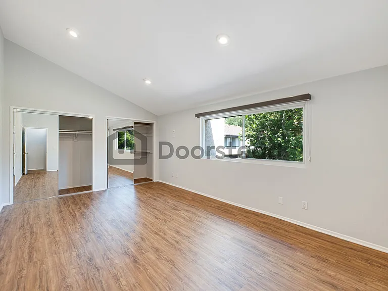 288 S Marengo Ave — Photo 5