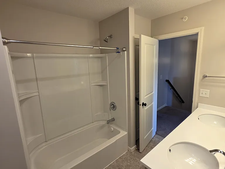 Guest Bathroom tub