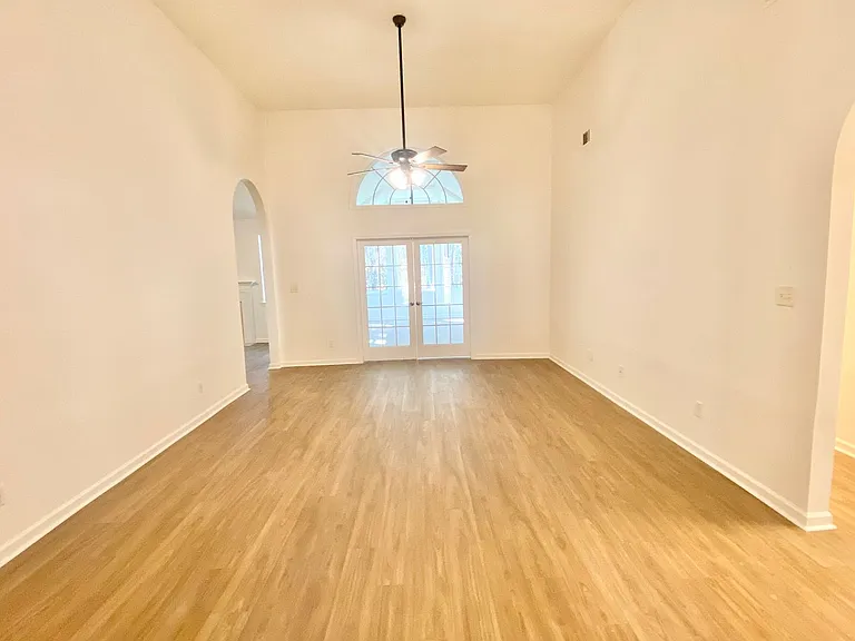 129 Tappan Zee Dr — Photo 17