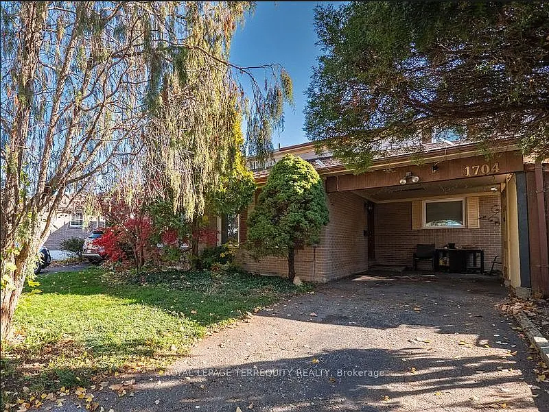 1704 Oberon Cres photo 1