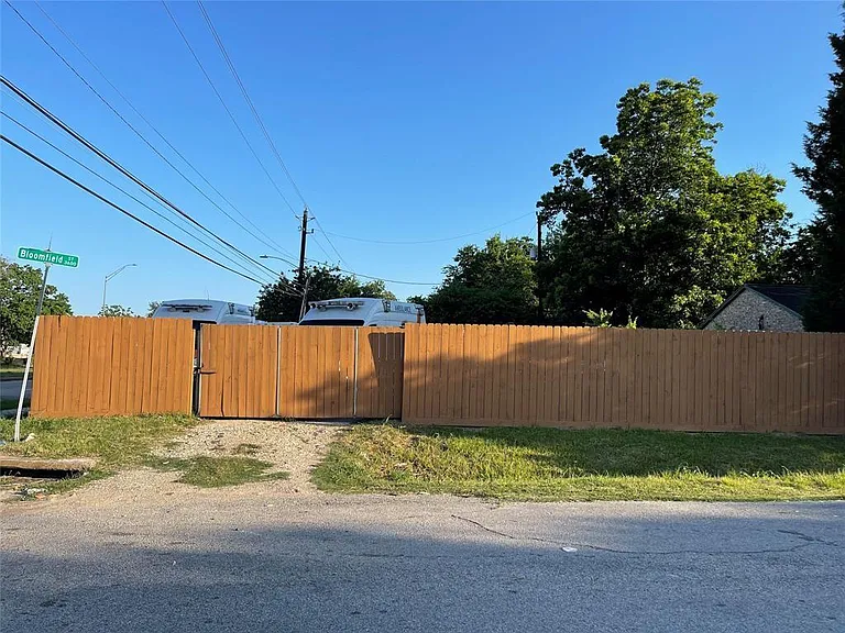 3638 Bloomfield St — Photo 1