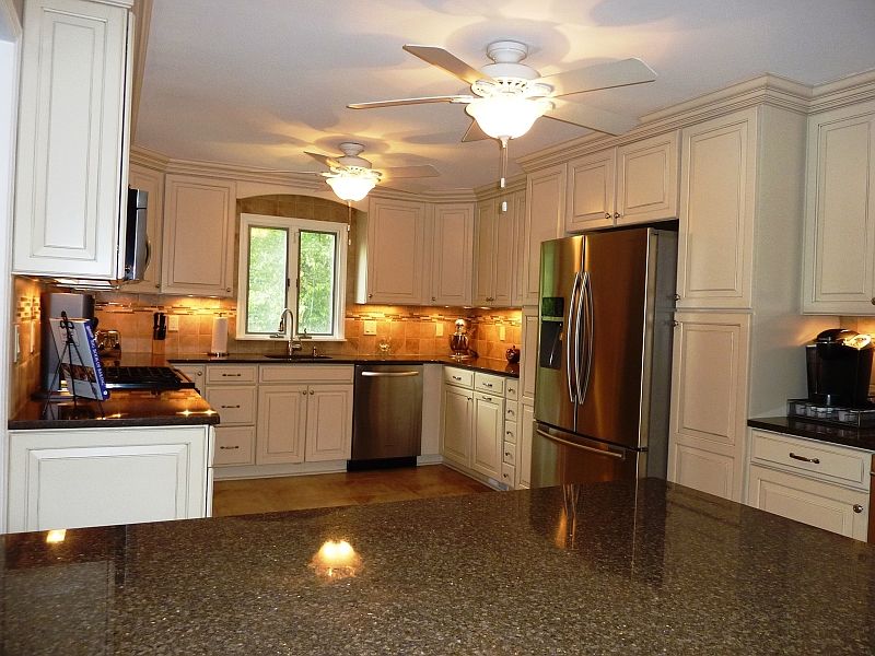 CUSTOM KITCHEN