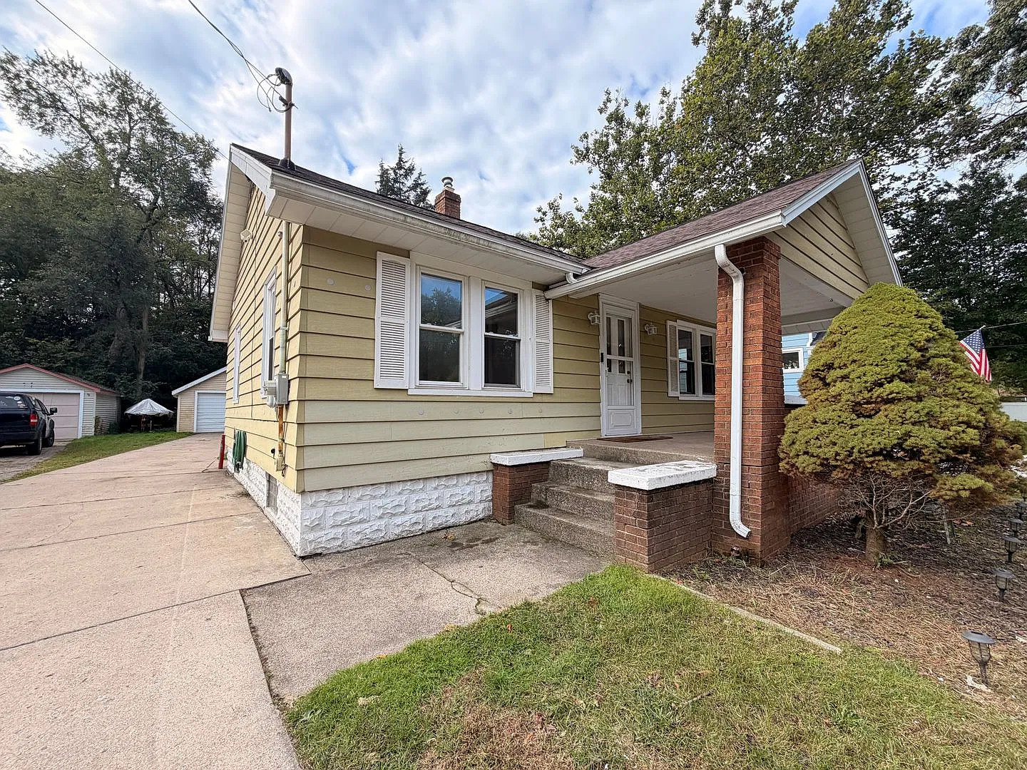 Cute 2 bedroom home on the West Side of Grand Rapids — Photo 2