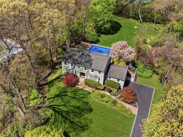 5 Allyson Place, East Setauket, NY 11733