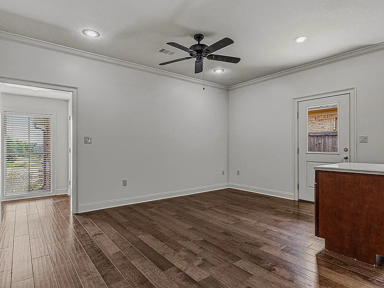 1016 Villa — Photo 7
