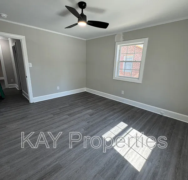 1200 E Holly St — Photo 8